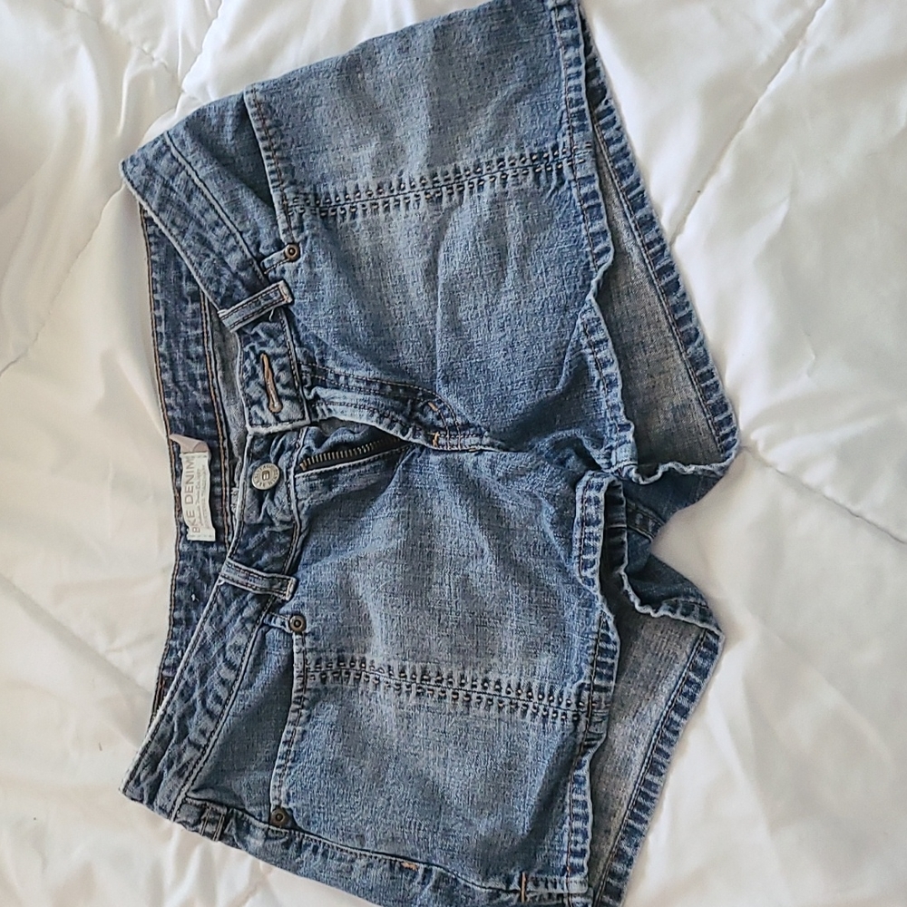 Buckle denim shorts